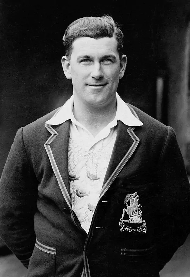 Walter Cornford England Shortest Cricketer