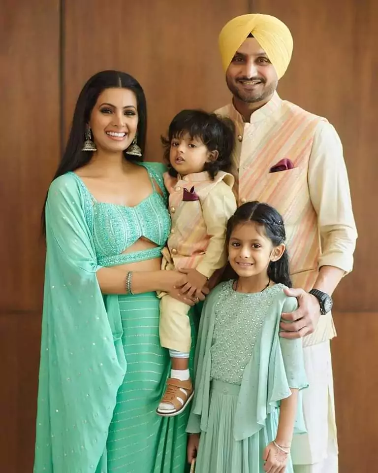 Harbhajan Singh Wife and Children photo